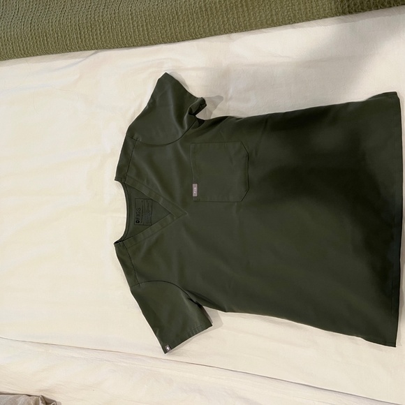 Figs Moss Kade Petite Cargo Scrub Set - Picture 4 of 5